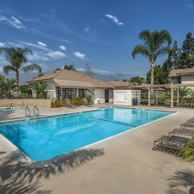 Terra Vista Apartments - Pool with lounge seats